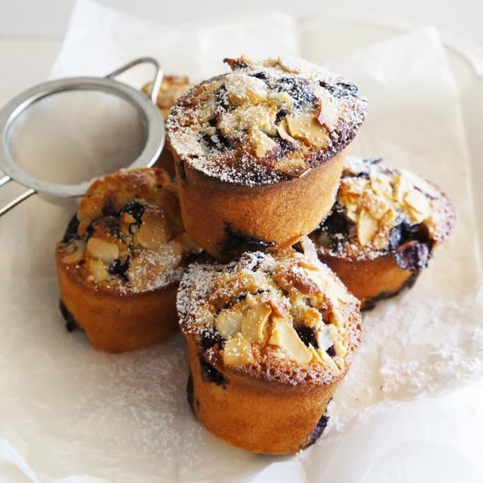 Blueberry & lemon friands